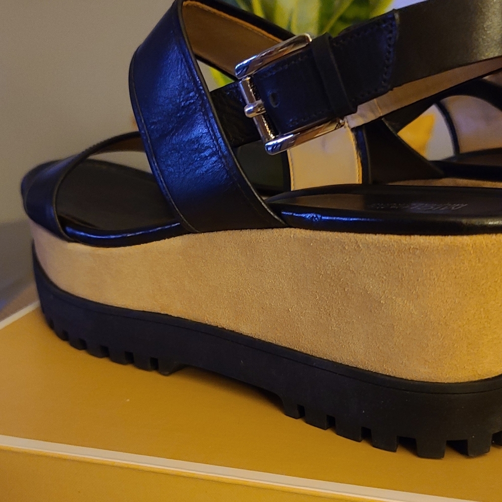 Shoes - Picture 5 of 8